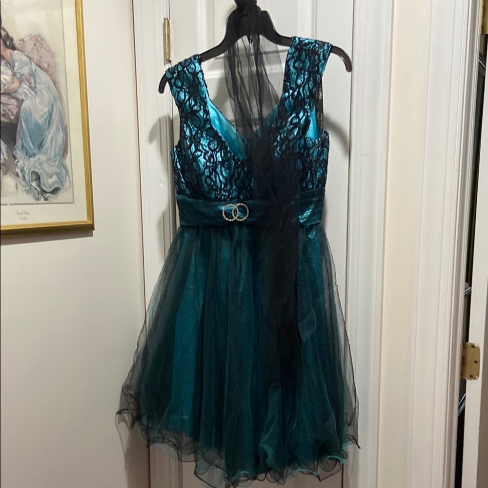 Night Scene Elegant Teal and Black Lace Dress